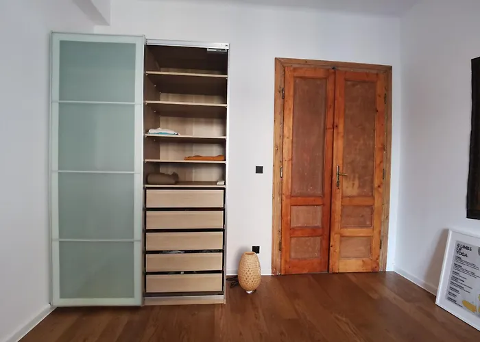 Designer Apartment 110M2 With King Size Beds & Equipped Kitchen