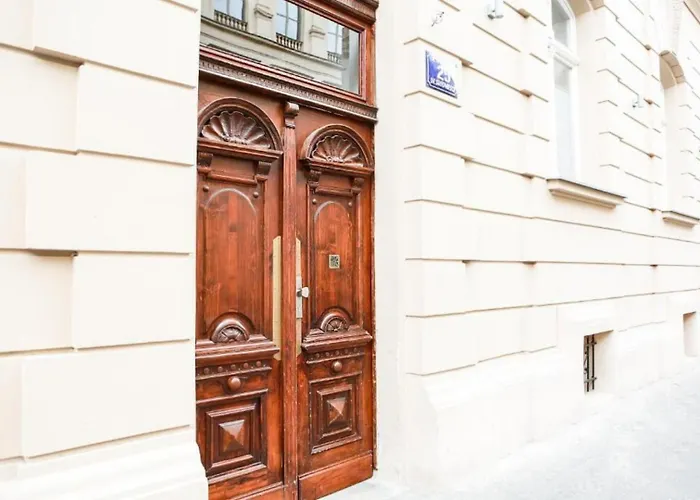 M6 Main Square Stylish One Bedroom